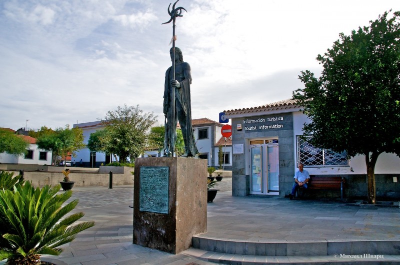 Памятник вождю гуанчей в Santiago Del Teide