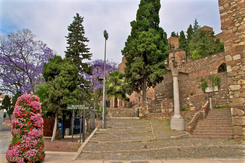 Вход во дворец Алькасаба