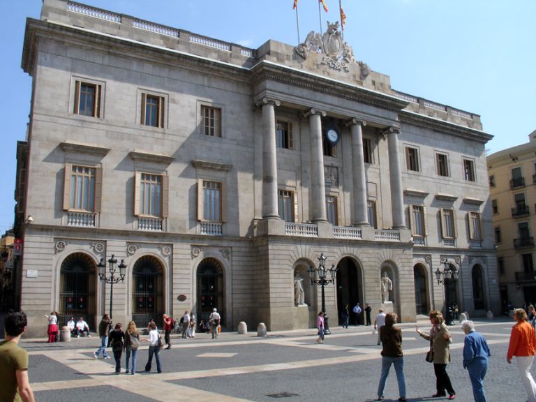 Каса-де-ла-Сьютат (Casa de la Ciutat)