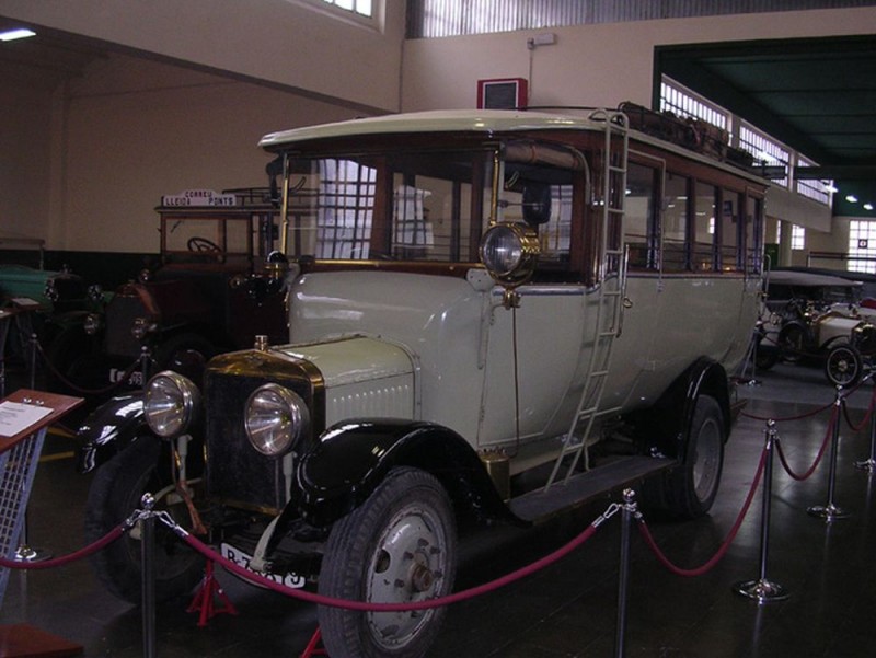 Автомобильный музей "Рода Рода" (Museu de l'Automoció Roda Roda)