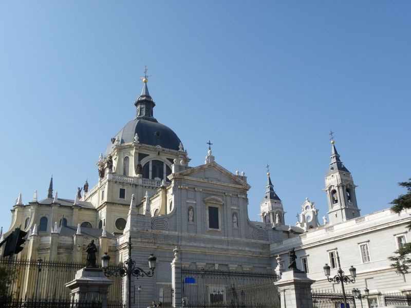 Собор Альмудена (Catedral de la Almudena)