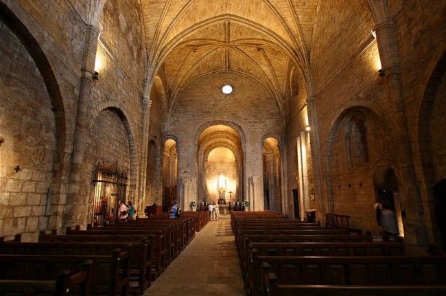 Монастырь Лейре (Monasterio de Leyre) 