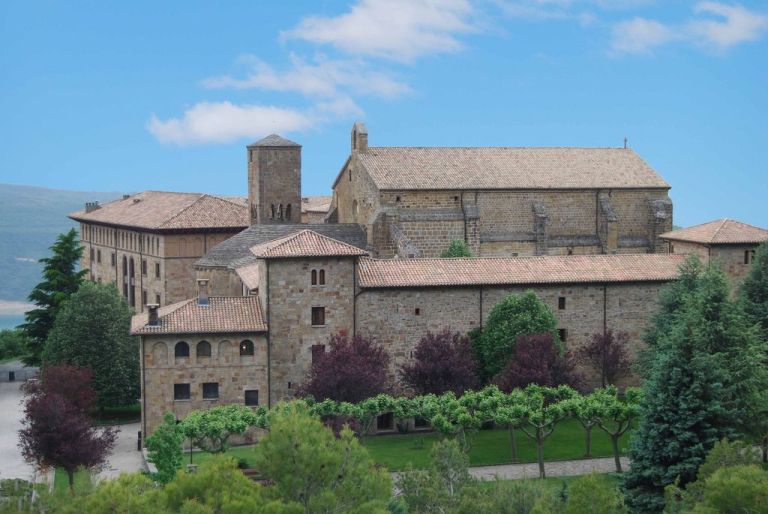 Монастырь Лейре (Monasterio de Leyre)