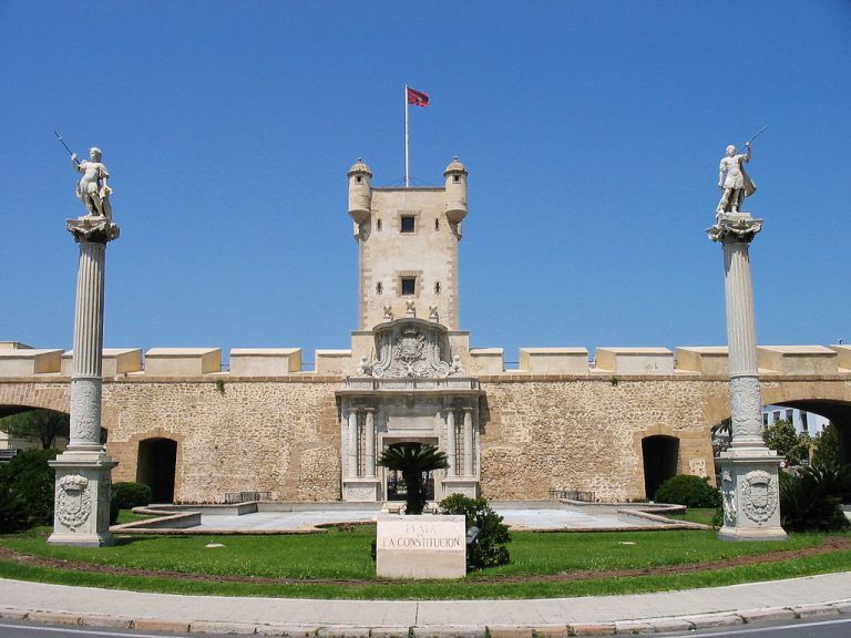 Земляные ворота (Puerta de Tierra)