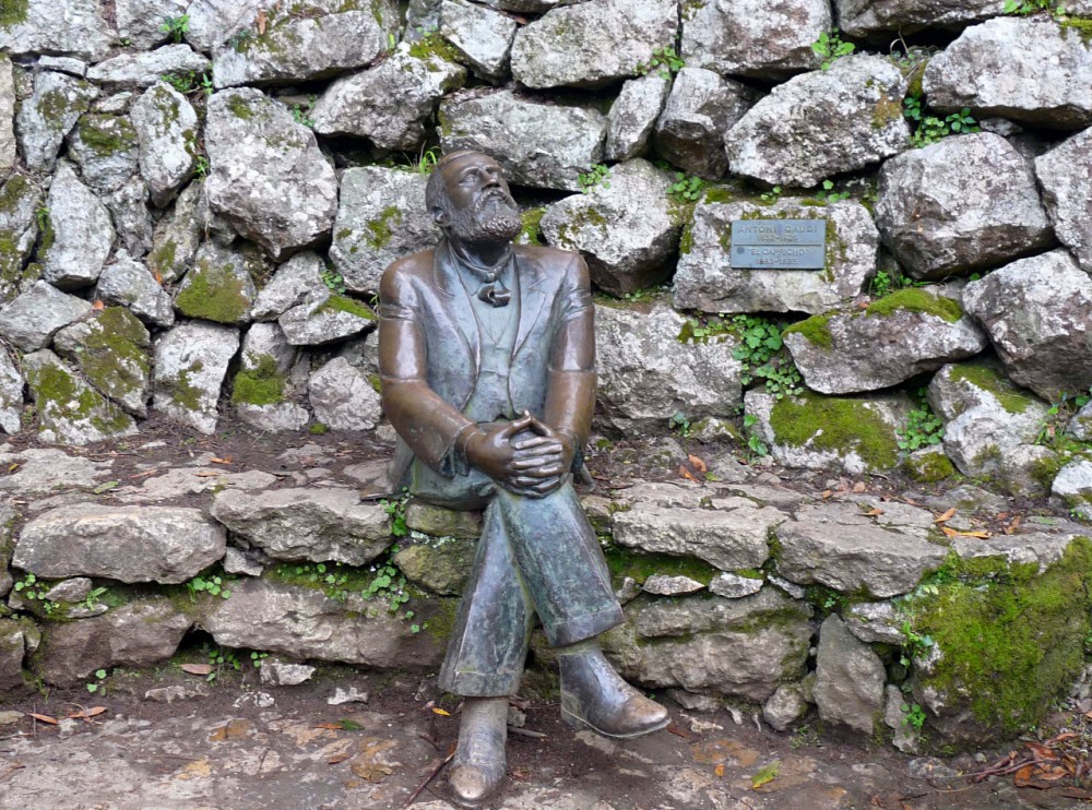 Статуя Антонио Гауди (фото: Chus)