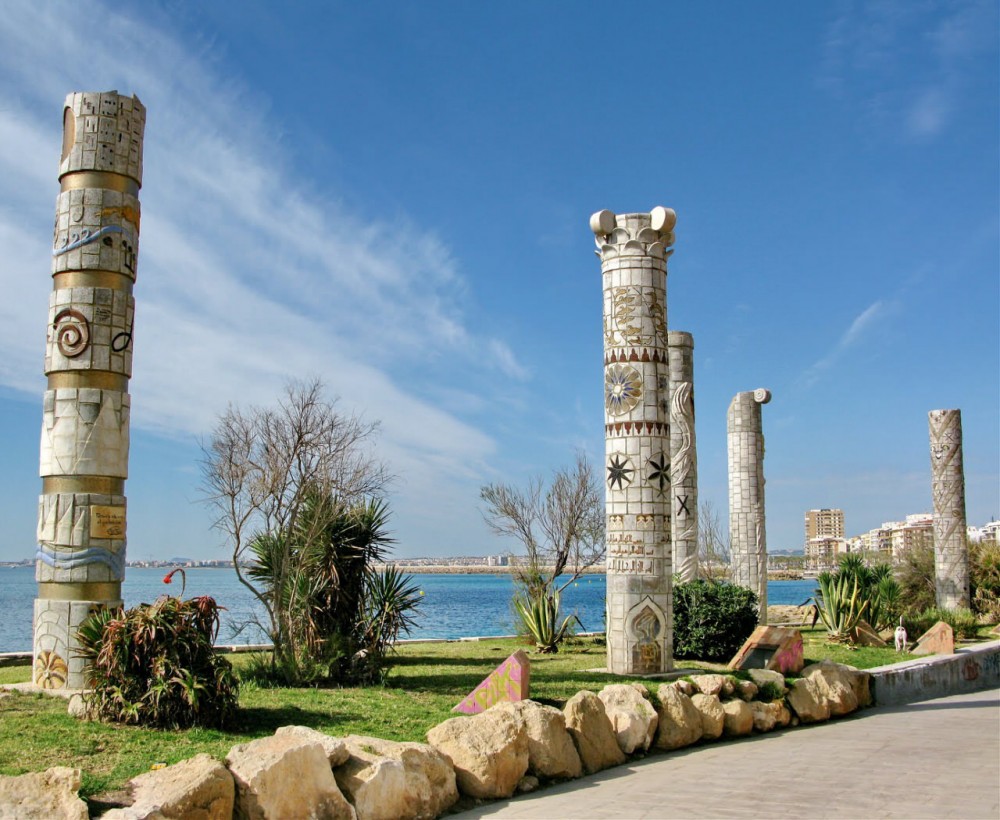 Памятник культуры Средиземноморья (Мonumento a las culturas del Mediterráneo)