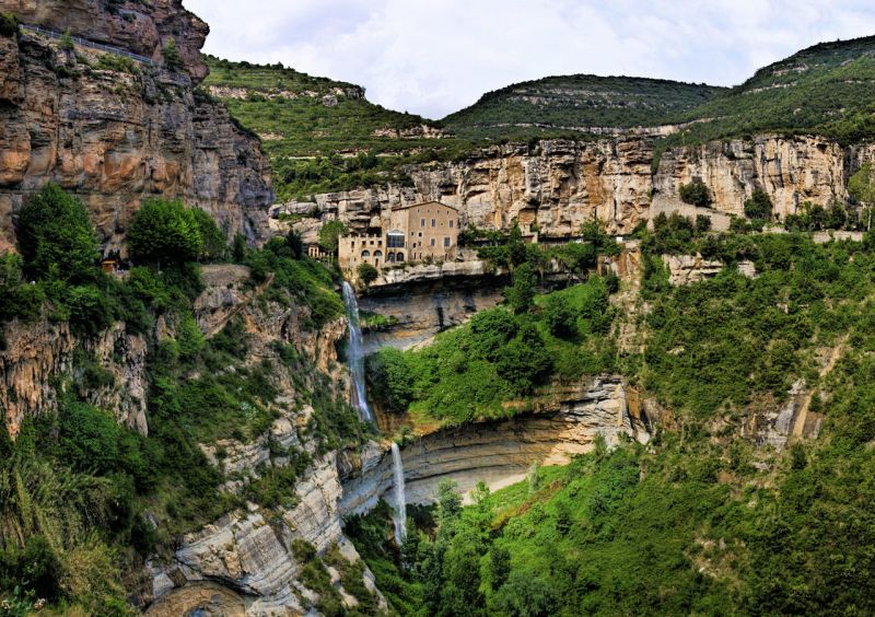 Горный монастырь Сан Мигель дель фай (Sant Miquel del Fai)