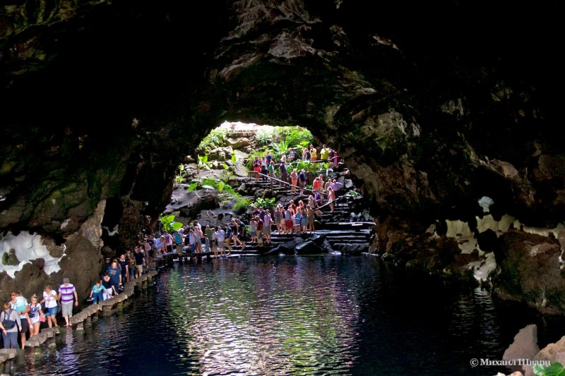 Соленое озеро в пещере Jameos del Agua