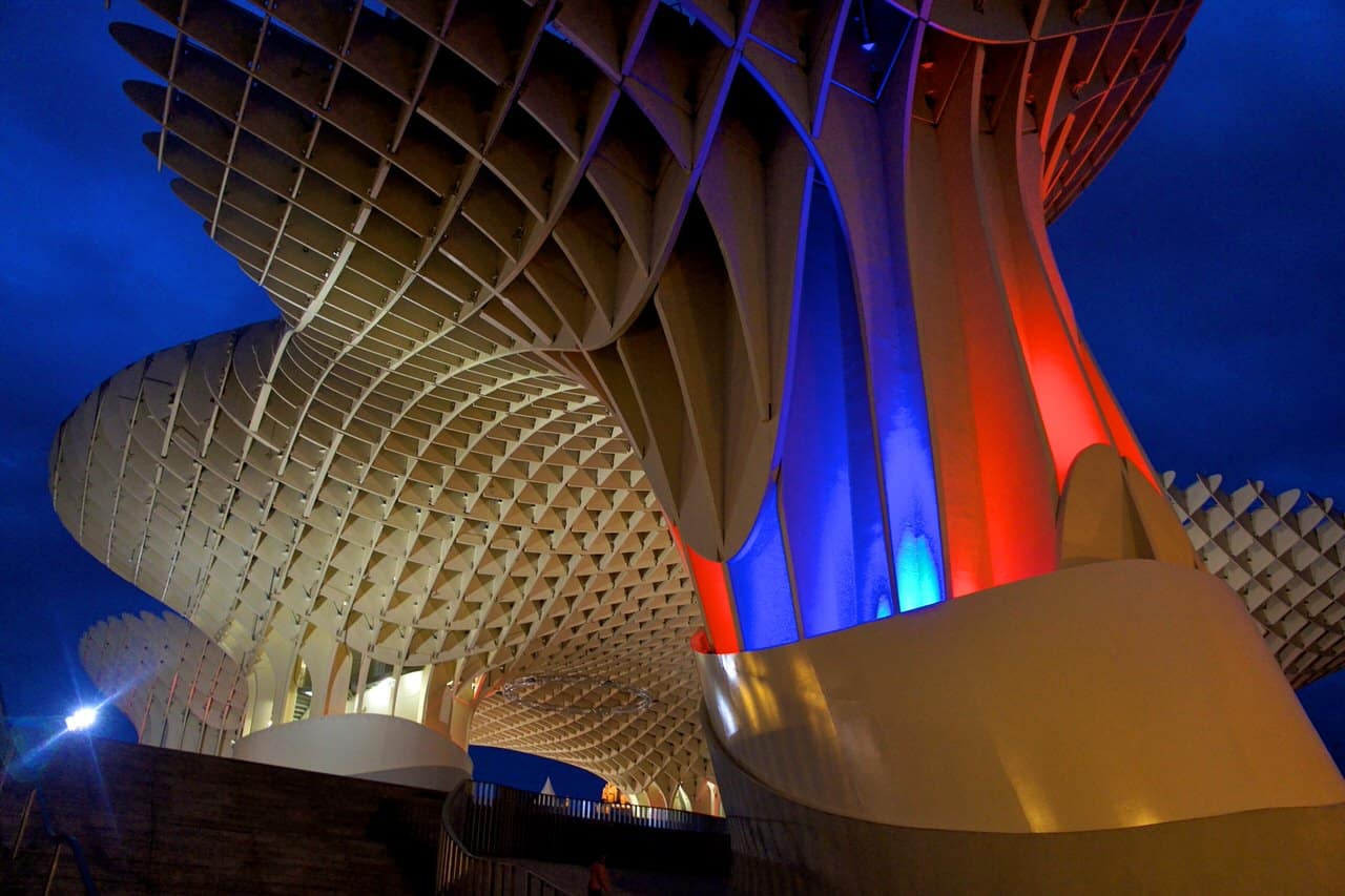 Ночной Metropol Parasol (фото: Juanjo)