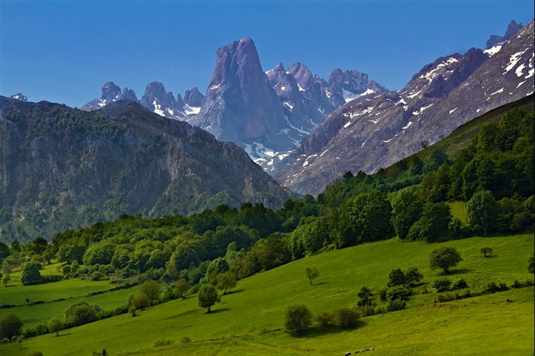 Naranjo de Bulnes – один из самых известных пиков парка