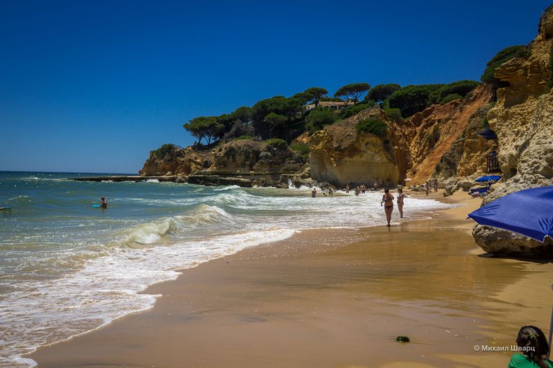 Рядом с Praia da Falésia