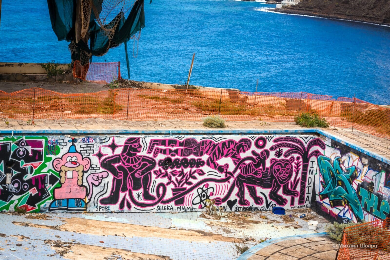 Граффити рядом с городом