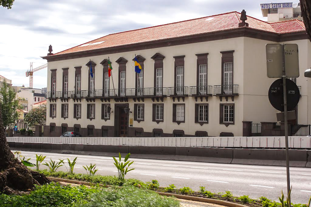 Здание Музея вышивки (фото: karel wielinga)