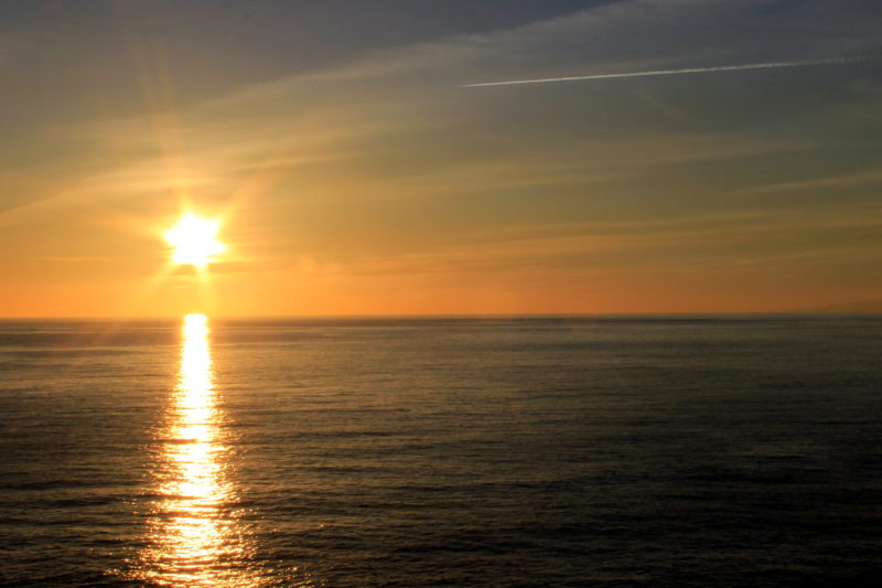 Восходящее солнце с восточной стороны острова