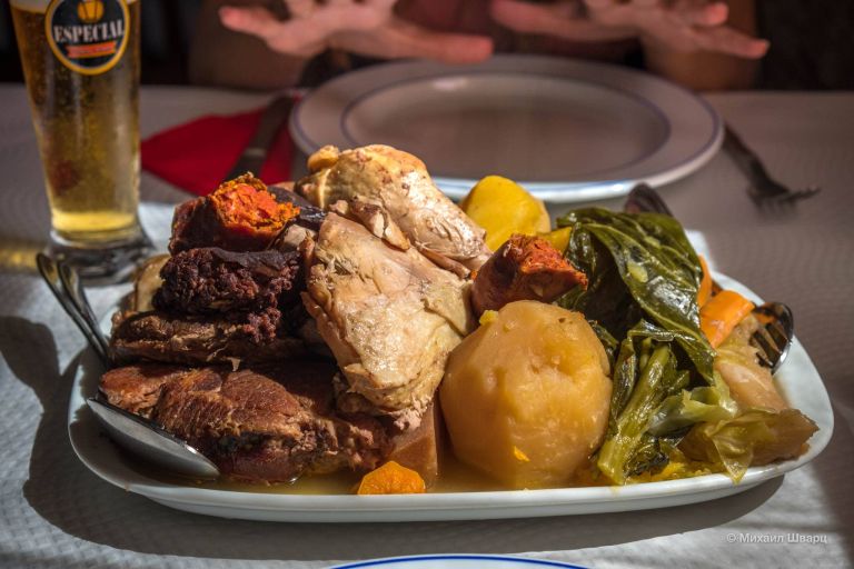 Cozido Tradicional das Furnas – мясо с овощами, запечённое в вулкане Фурнаш
