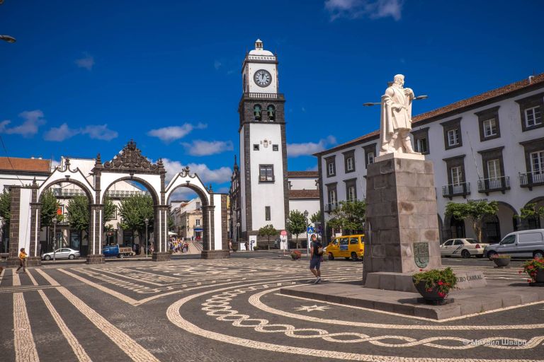 Площадь Гонсалу Велью (Praça de Gonçalo Velho) в Понта-Делгада