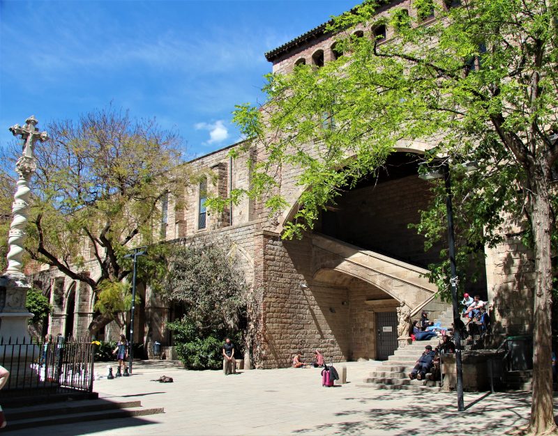 Старая больница Святого Креста (Hospital de la Santa Creu de Barcelona)