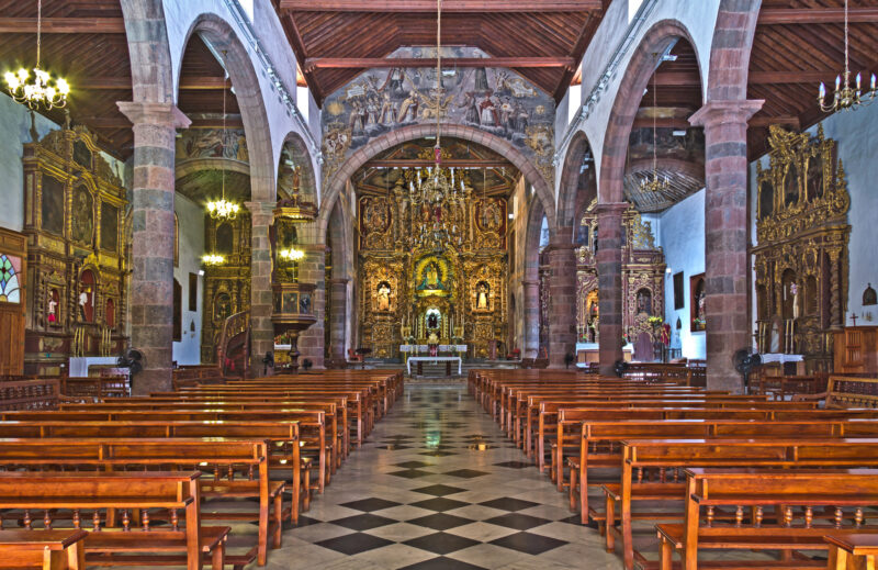 Интерьер церкви Святого Франциска Ассизского