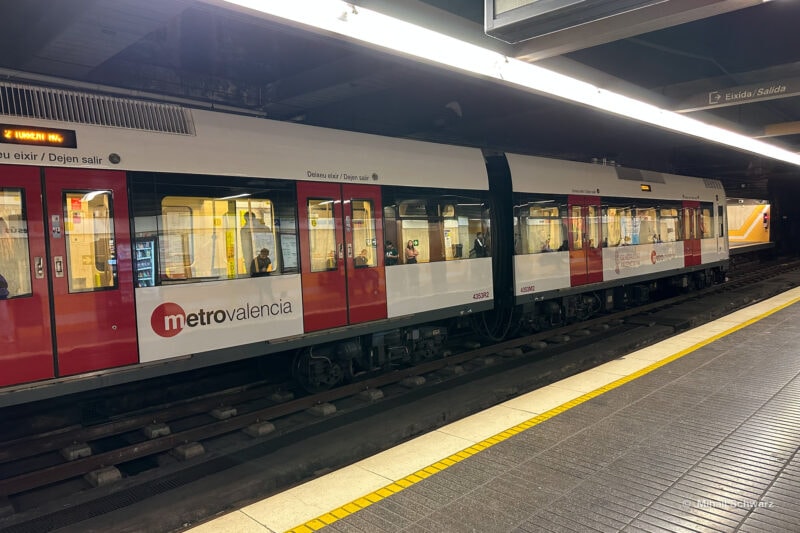 Станция метро в Валенсии